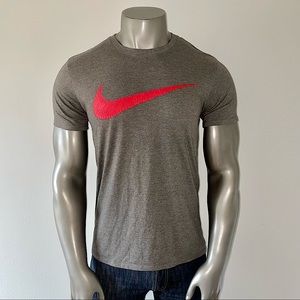 Nike Air Swoosh Logo Men’s Large Gray T-Shirt